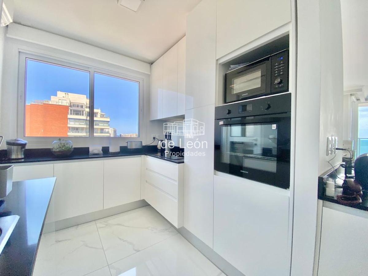 Apartamento ID.15277 - Paramount esquinero de tres dormitorios en suites mas dependencia con baño en Paramount Smart Tower en Venta