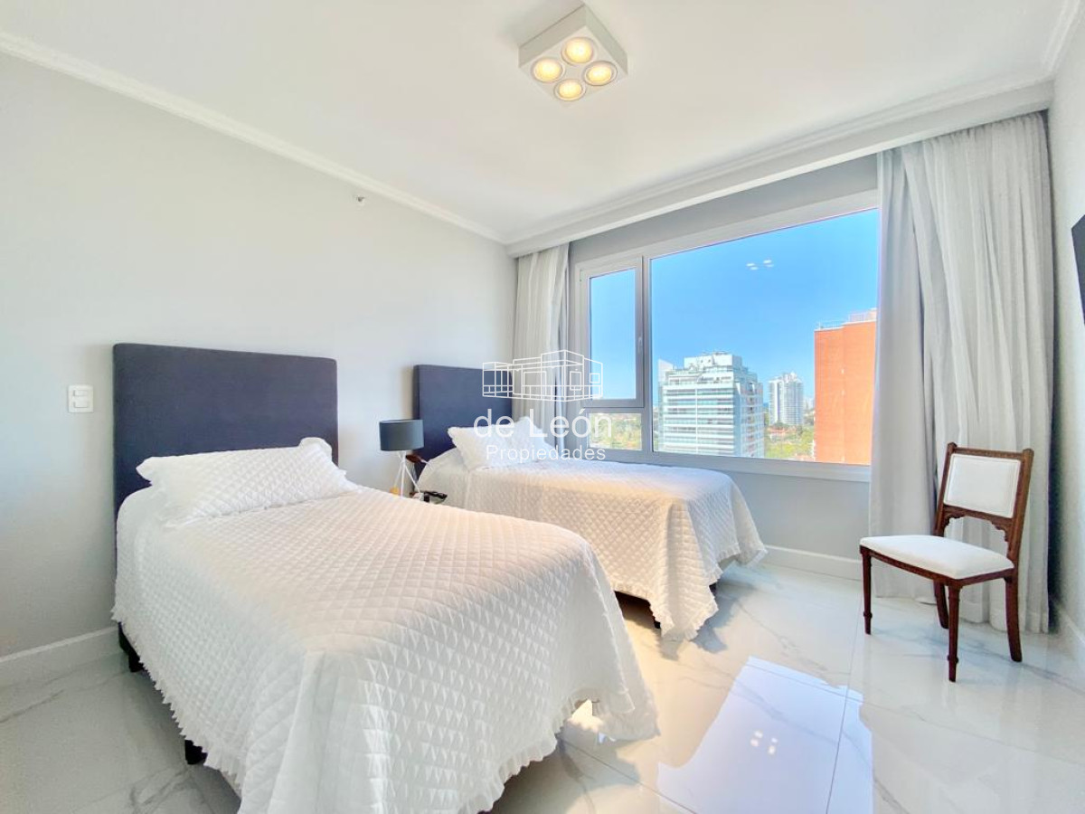 Apartamento ID.15277 - Paramount esquinero de tres dormitorios en suites mas dependencia con baño en Paramount Smart Tower en Venta