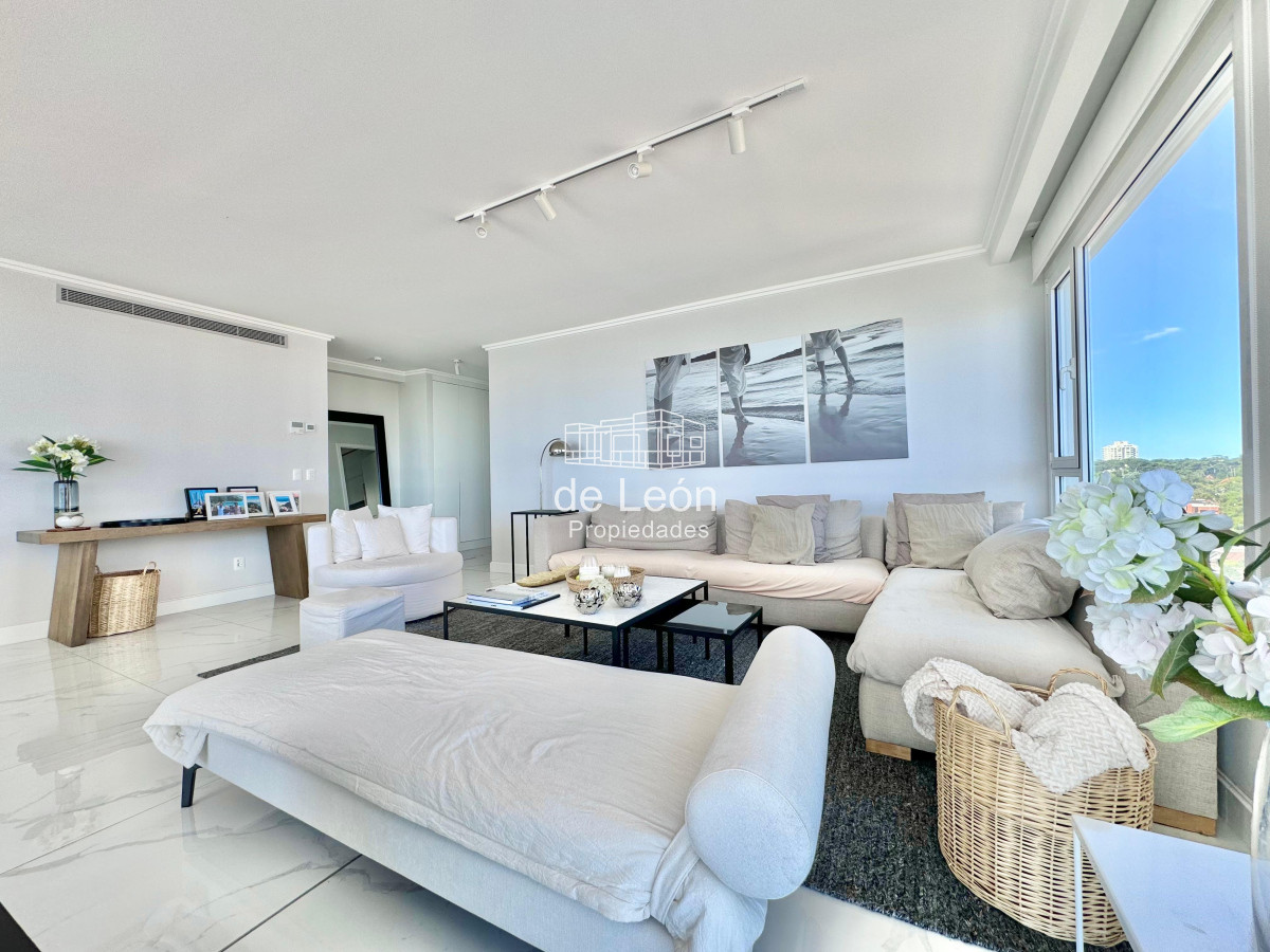 Apartamento ID.15276 - Paramount De Tres Dormitorios En Suites + Dependencia En Alquiler