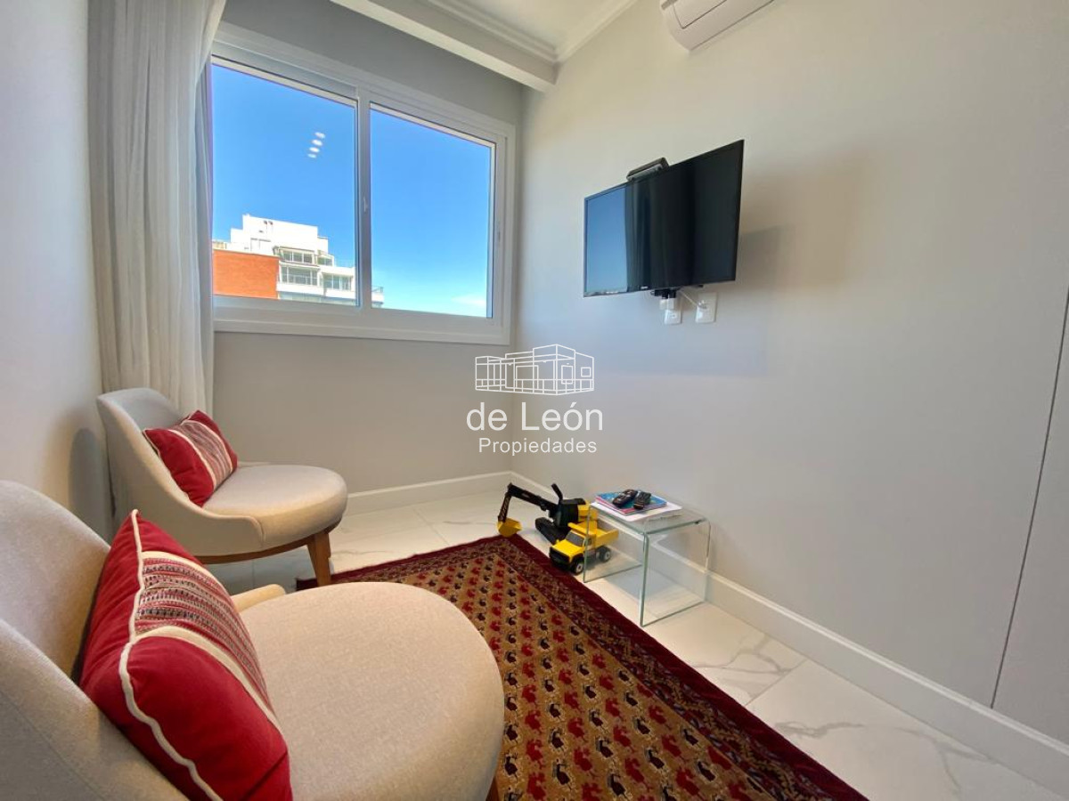 Apartamento ID.15277 - Paramount esquinero de tres dormitorios en suites mas dependencia con baño en Paramount Smart Tower en Venta