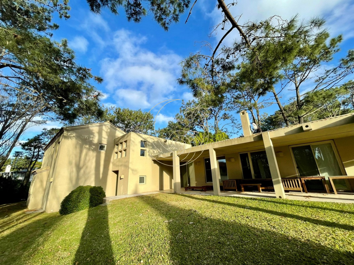 Casa ID.21092708 - Laguna Blanca Barrio Privado Casa Grande en Venta