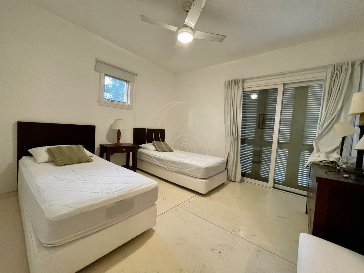 Casa ID.21092708 - Laguna Blanca Barrio Privado Casa Grande en Venta