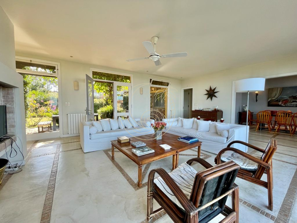 Casa ID.21092972 - Casa Laguna Blanca en Venta Cinco Dormitorios Barrio Privado