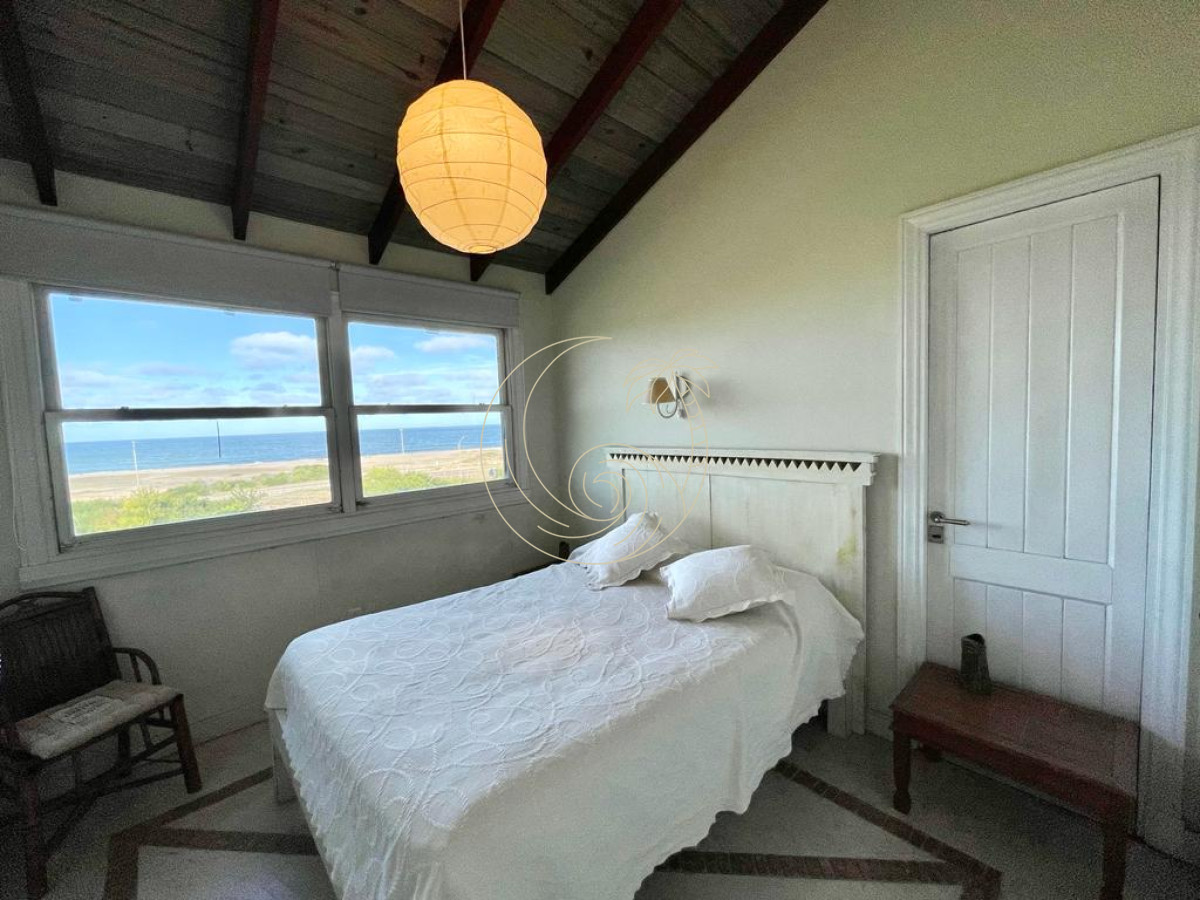 Casa ID.21092972 - Casa Laguna Blanca en Venta Cinco Dormitorios Barrio Privado
