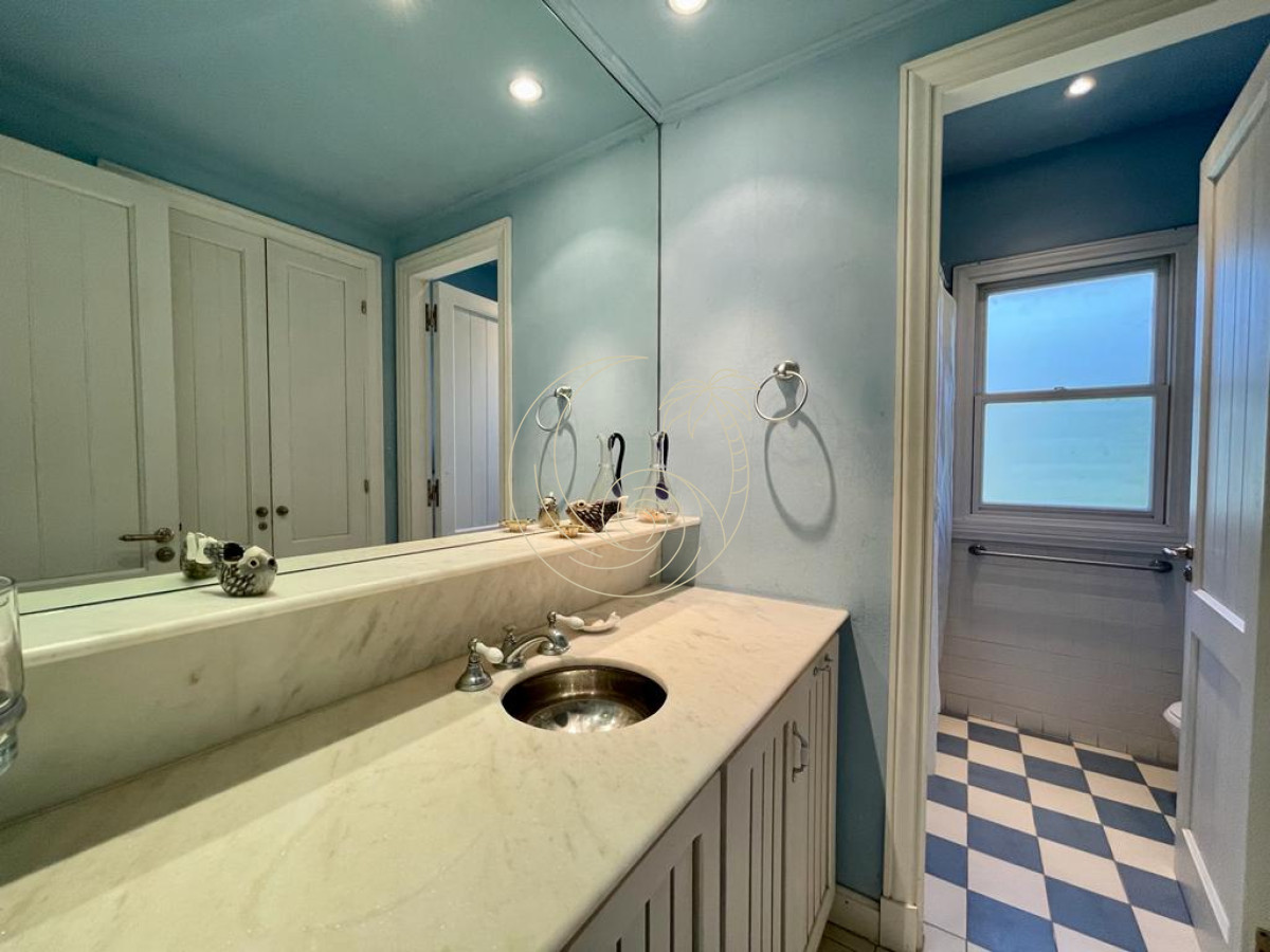 Casa ID.21092972 - Casa Laguna Blanca en Venta Cinco Dormitorios Barrio Privado