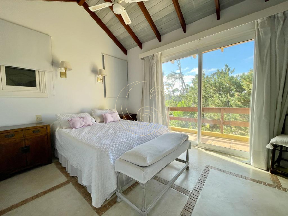 Casa ID.21092972 - Casa Laguna Blanca en Venta Cinco Dormitorios Barrio Privado