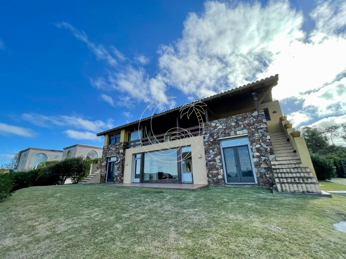 Casa ID.21092972 - Casa Laguna Blanca en Venta Cinco Dormitorios Barrio Privado