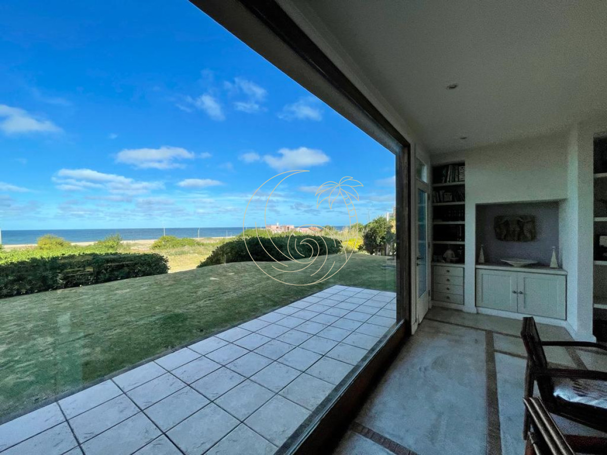 Casa ID.21092972 - Casa Laguna Blanca en Venta Cinco Dormitorios Barrio Privado