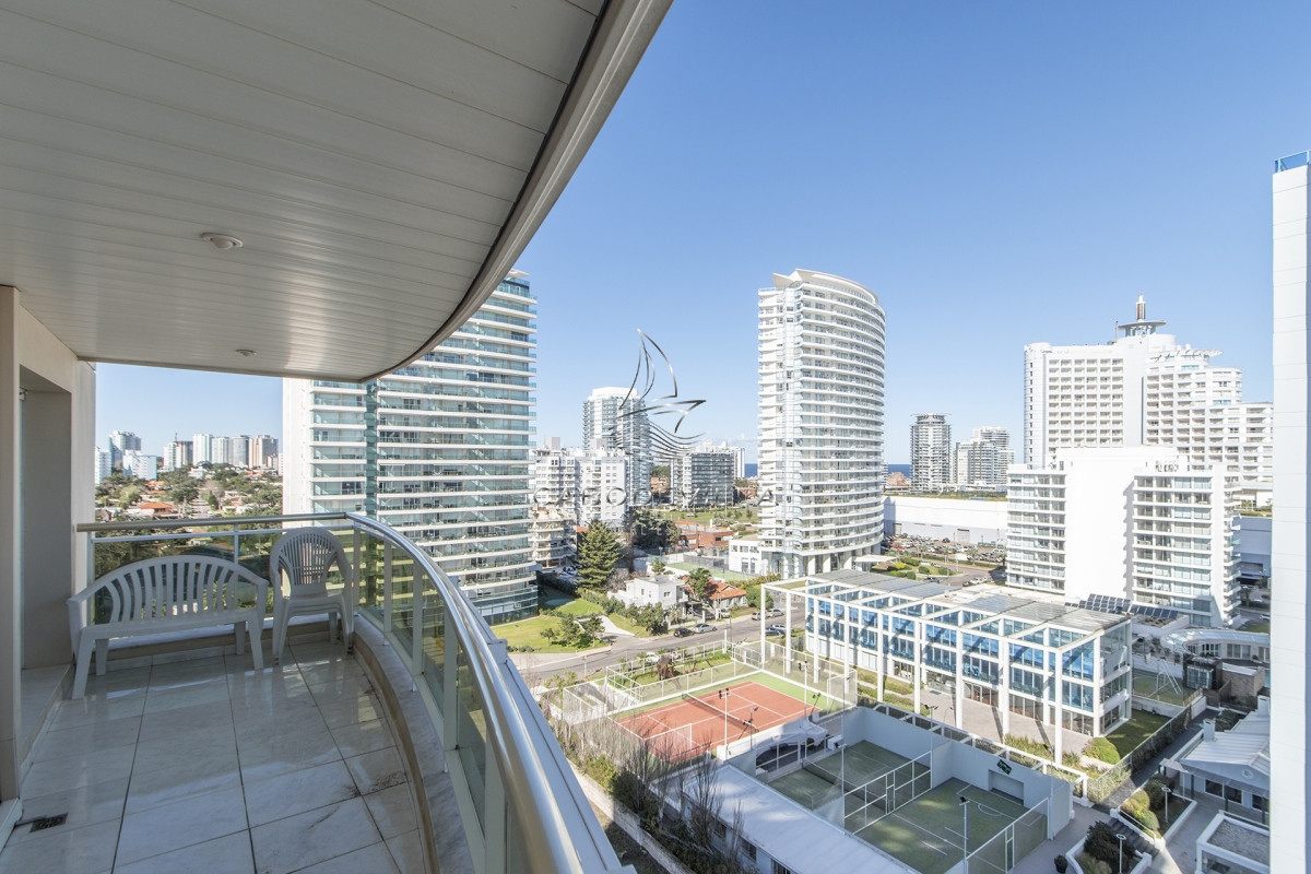 Apartamento ID.680 - Apartamento de tres dormitorios en Coral Tower en alquiler Temporal
