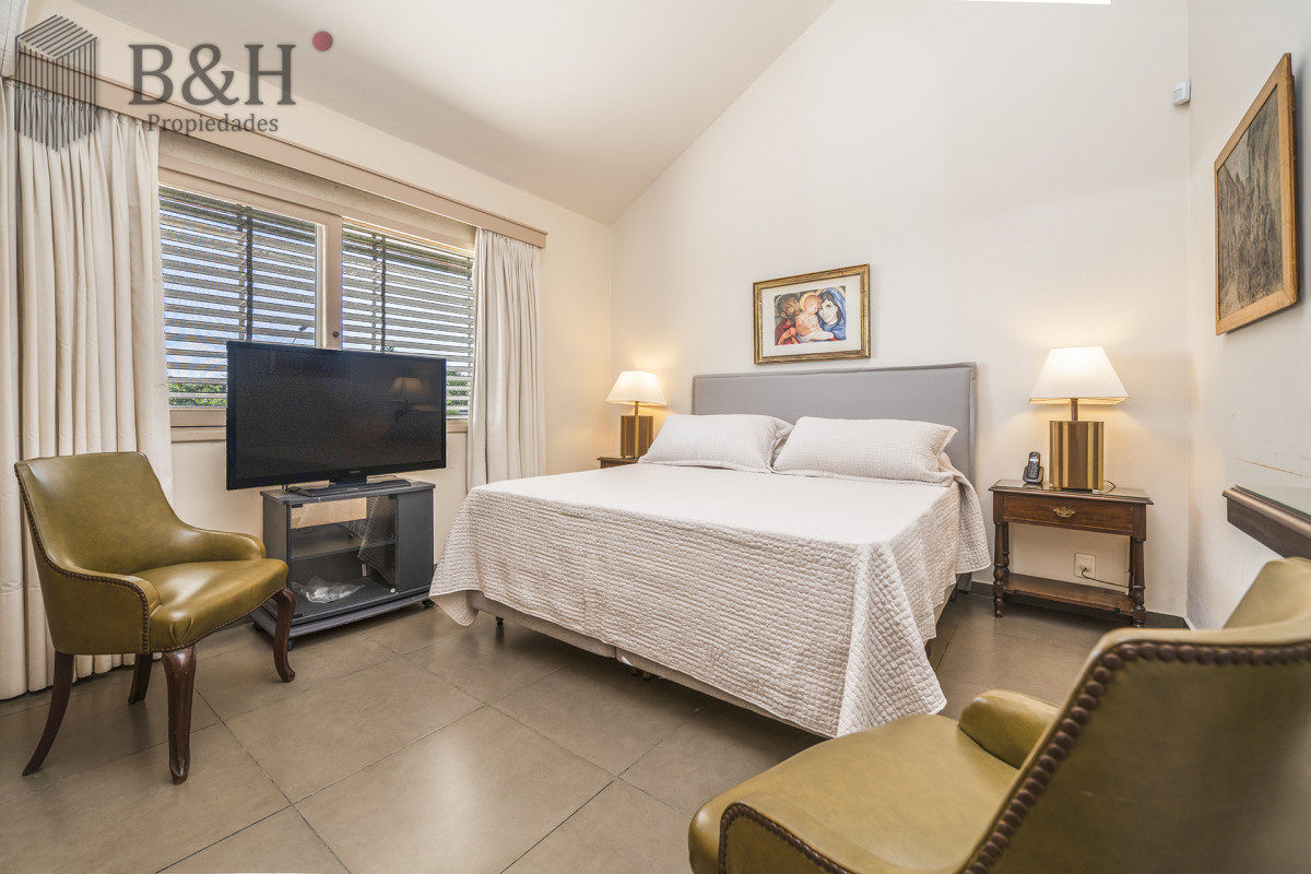 Casa ID.2656 - Casa en Venta Playa Mansa Frente al Mar Cuatro Dormitorios
