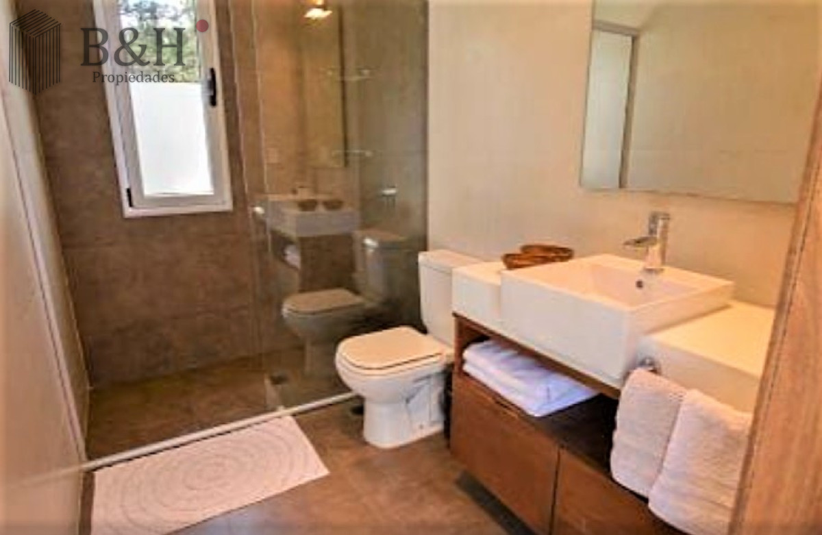 Casa ID.734 - Excelente propiedad en Barrio Privado - Cinco Dormitorios a metros del Mar