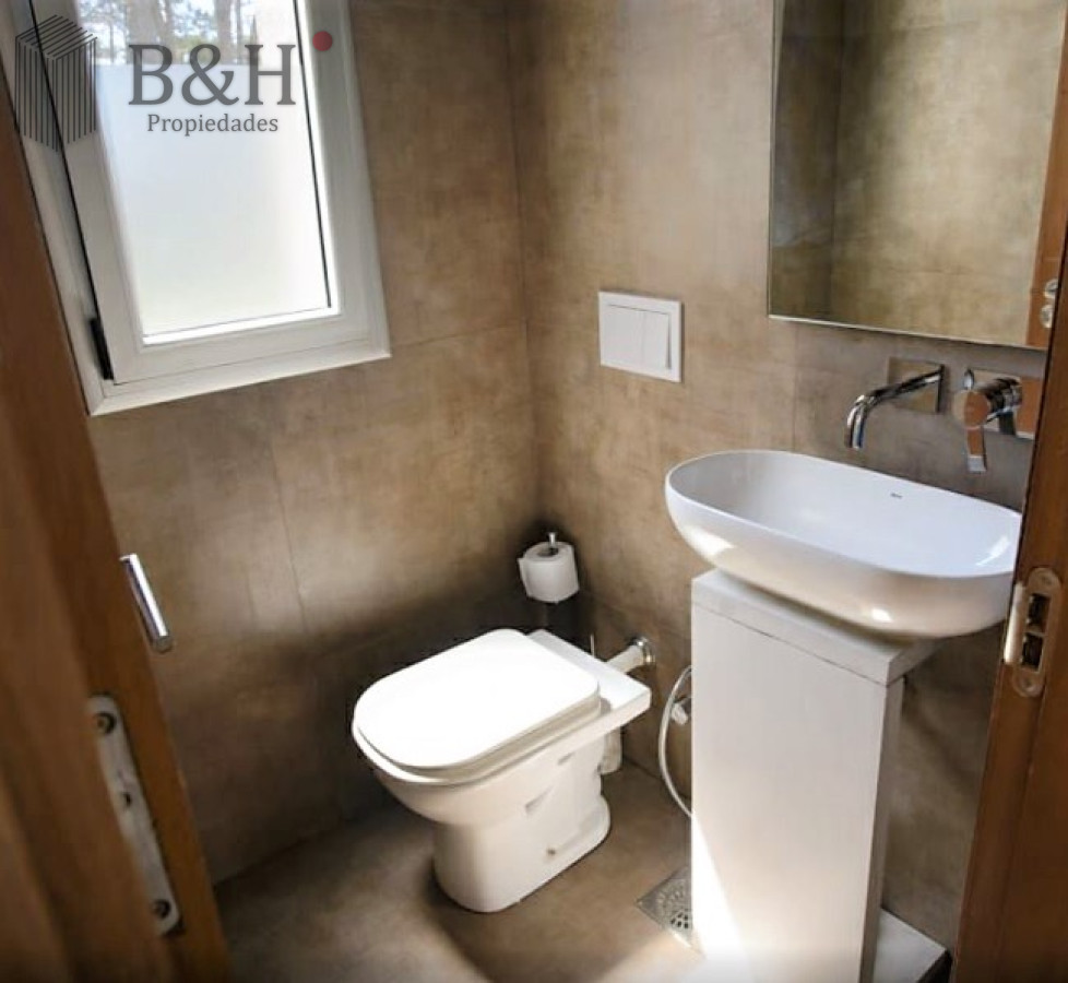 Casa ID.734 - Excelente propiedad en Barrio Privado - Cinco Dormitorios a metros del Mar
