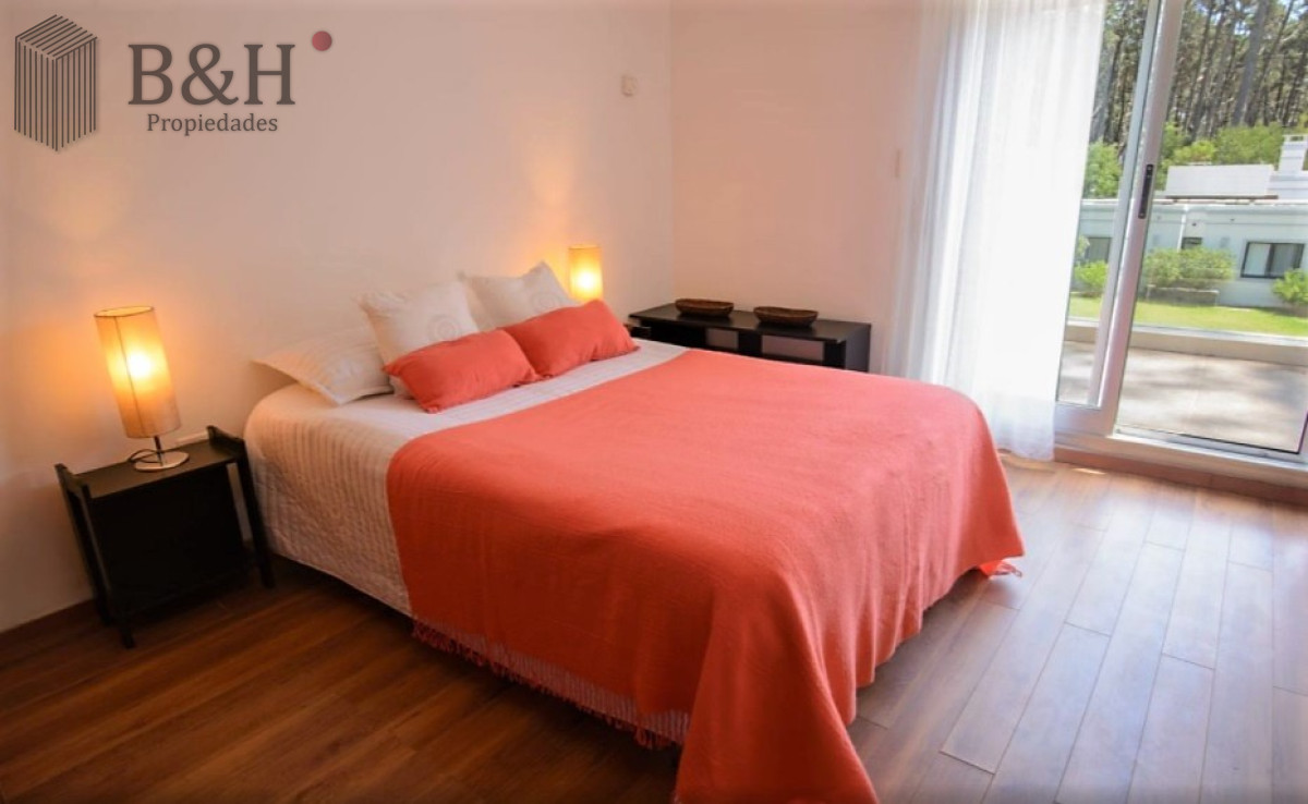 Casa ID.734 - Excelente propiedad en Barrio Privado - Cinco Dormitorios a metros del Mar