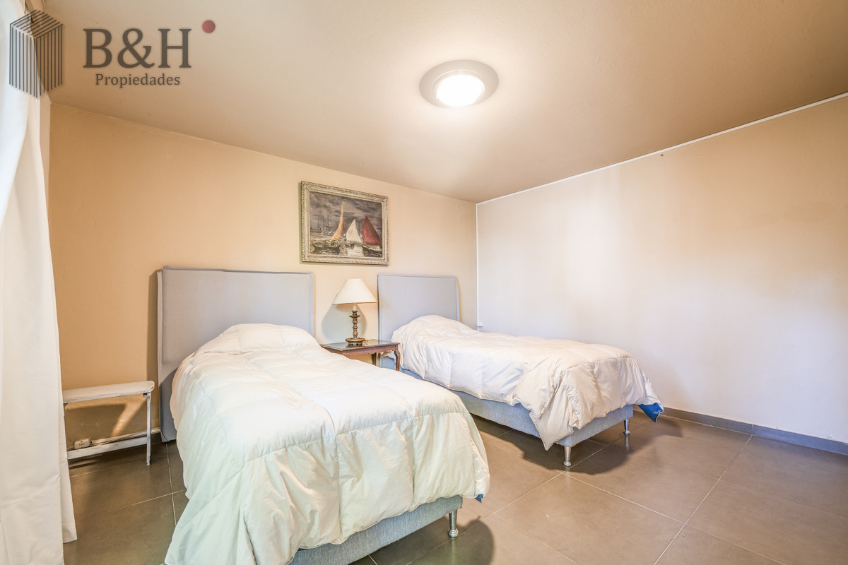 Casa ID.2656 - Casa en Venta Playa Mansa Frente al Mar Cuatro Dormitorios