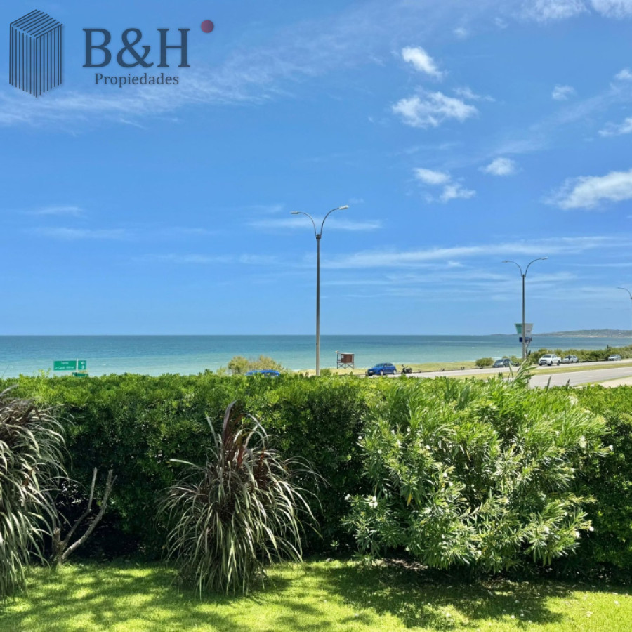 Casa ID.2656 - Casa en Venta Playa Mansa Frente al Mar Cuatro Dormitorios