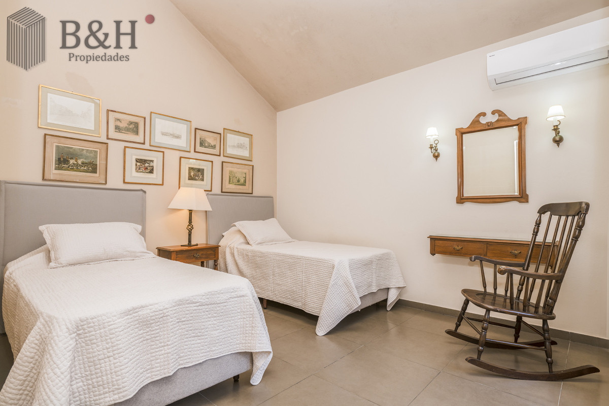 Casa ID.2656 - Casa en Venta Playa Mansa Frente al Mar Cuatro Dormitorios