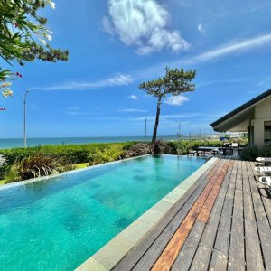 Casa en Venta Playa Mansa Frente al Mar Cuatro Dormitorios