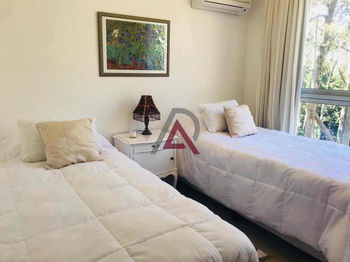 Apartamento ID.276 - Moderno Apartamento de Dos Dormitorios con Balcón en Venta - Punta del Este