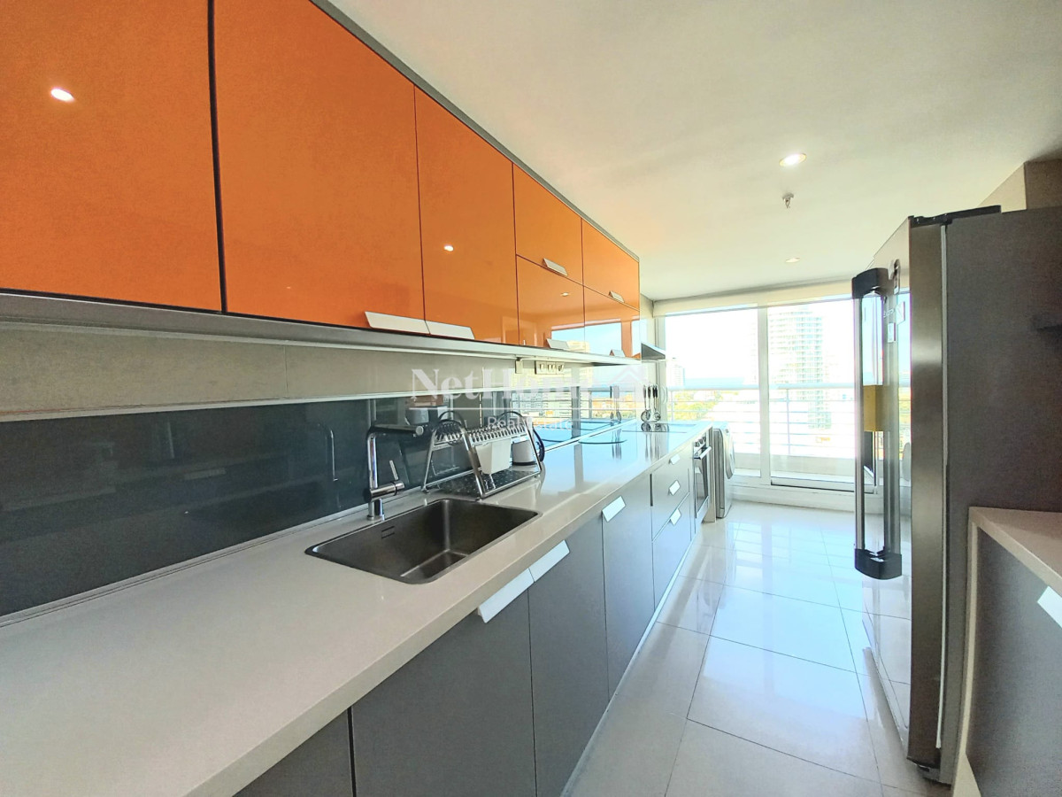Apartamento ID.233 - Playa Mansa Apartamento 3 dormitorios Vista al Océano