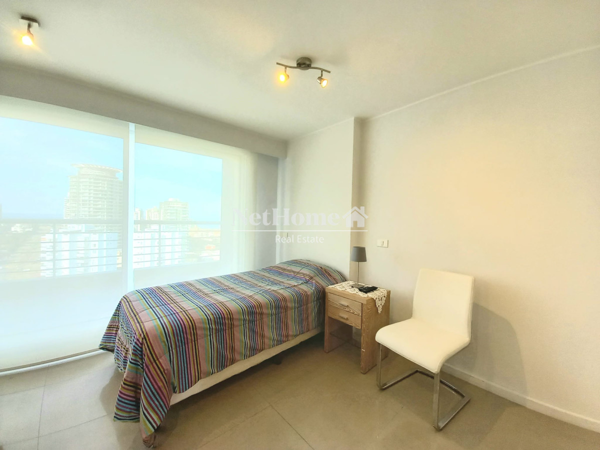 Apartamento ID.233 - Playa Mansa Apartamento 3 dormitorios Vista al Océano