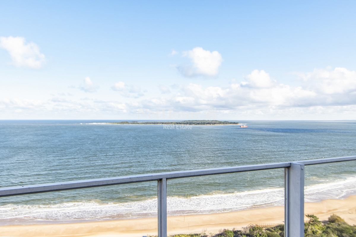 Apartamento ID.232 - Penthouse Frente Al Mar - 4 Dormitorios en Venta 