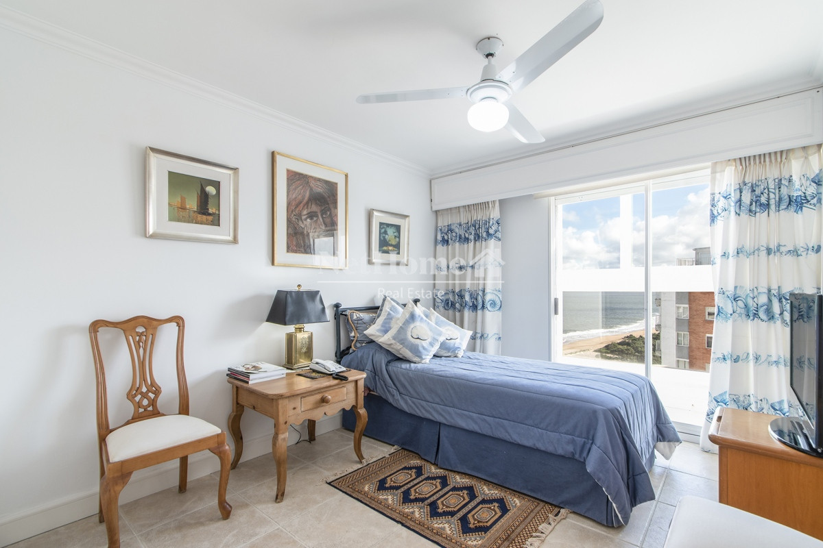 Apartamento ID.232 - Penthouse Frente Al Mar - 4 Dormitorios en Venta 
