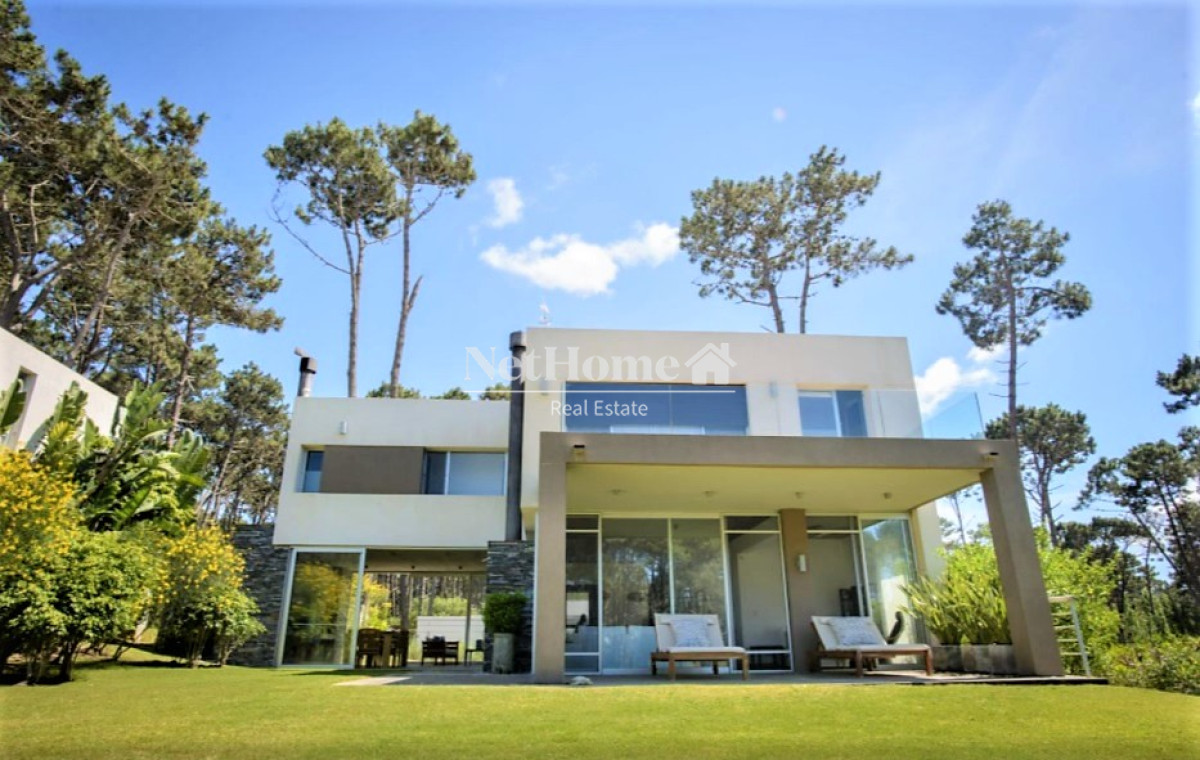 Casa ID.47 - Barrio Privado Rincón del Indio 5 Dormitorios a metros del Mar
