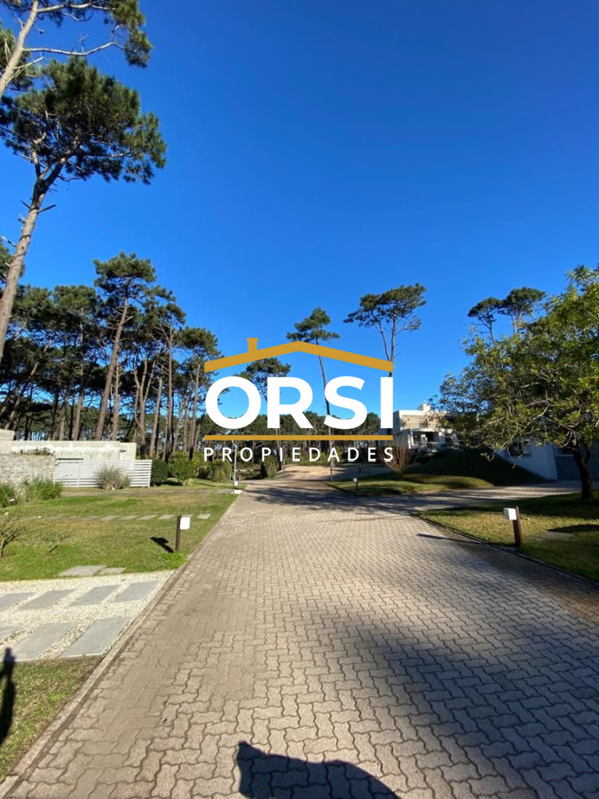 Casa ID.180 - Excelente propiedad en Barrio Privado Venta 