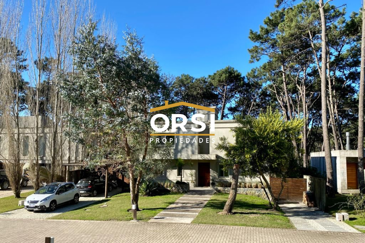 Casa ID.180 - Excelente propiedad en Barrio Privado Venta 