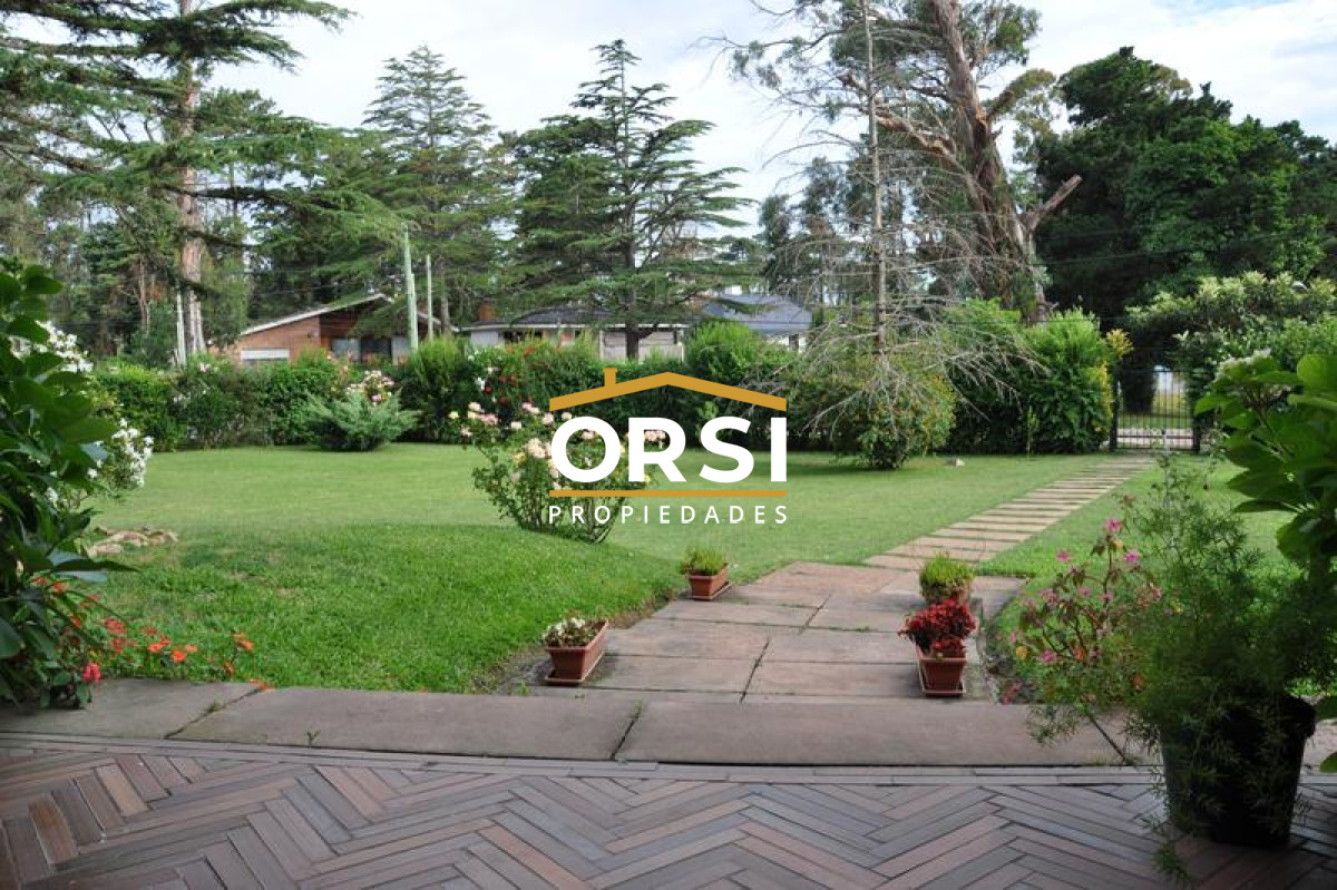 Casa ID.179 - Casa de Cinco dormitorios Playa Mansa Punta del Este 