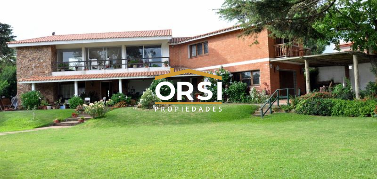 Casa ID.179 - Casa de Cinco dormitorios Playa Mansa Punta del Este 