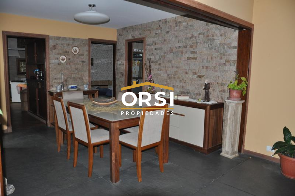 Casa ID.179 - Casa de Cinco dormitorios Playa Mansa Punta del Este 