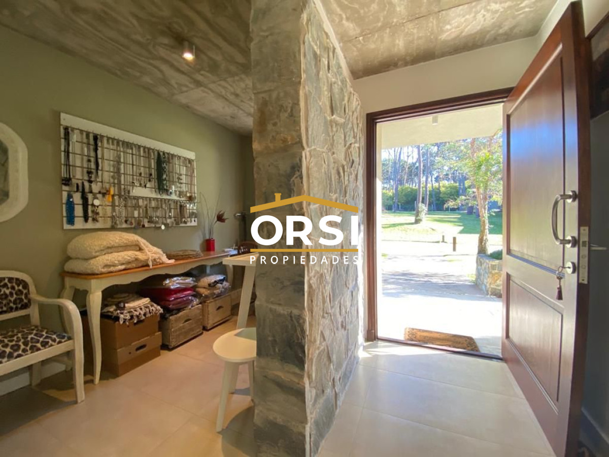 Casa ID.180 - Excelente propiedad en Barrio Privado Venta 