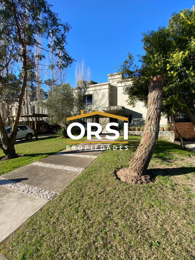 Casa ID.180 - Excelente propiedad en Barrio Privado Venta 