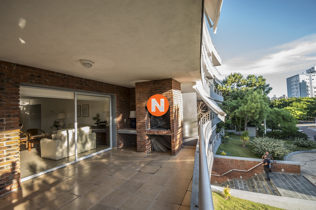 Apartamento Ref.216063 - Amplio y luminoso apartamento de 2 dormitorios en Aidy Grill Venta y Alquiler
