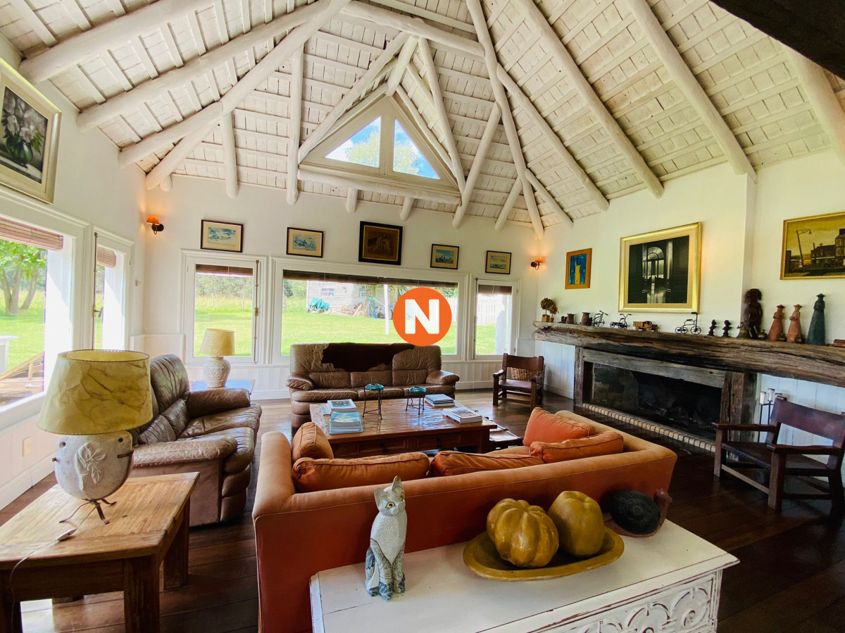 Casa Ref.219573 - Chacra en Venta Cinco Dormitorios y Dependencia en Miramar Acres