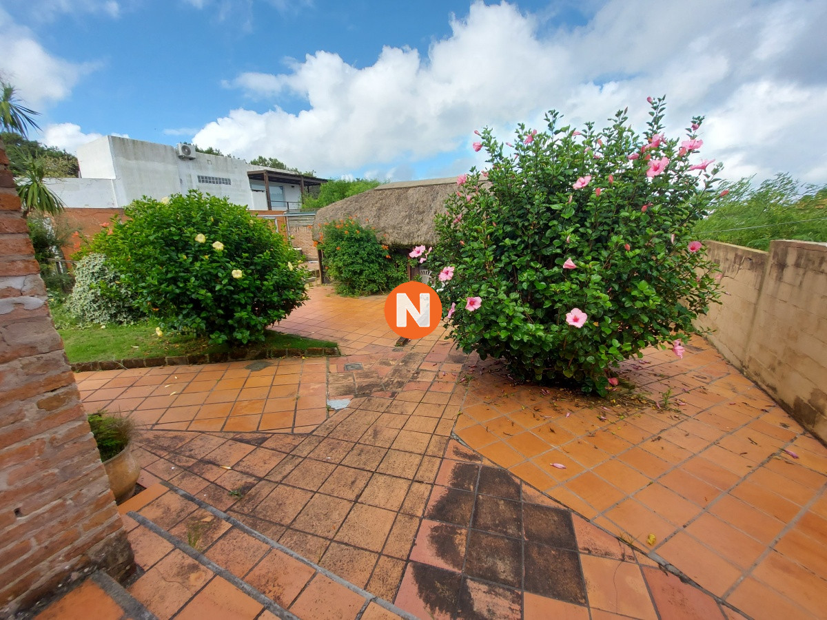 Casa Ref.219530 - Casa con piscina en venta a dos cuadras de la playa, Manantiales, Punta del Este