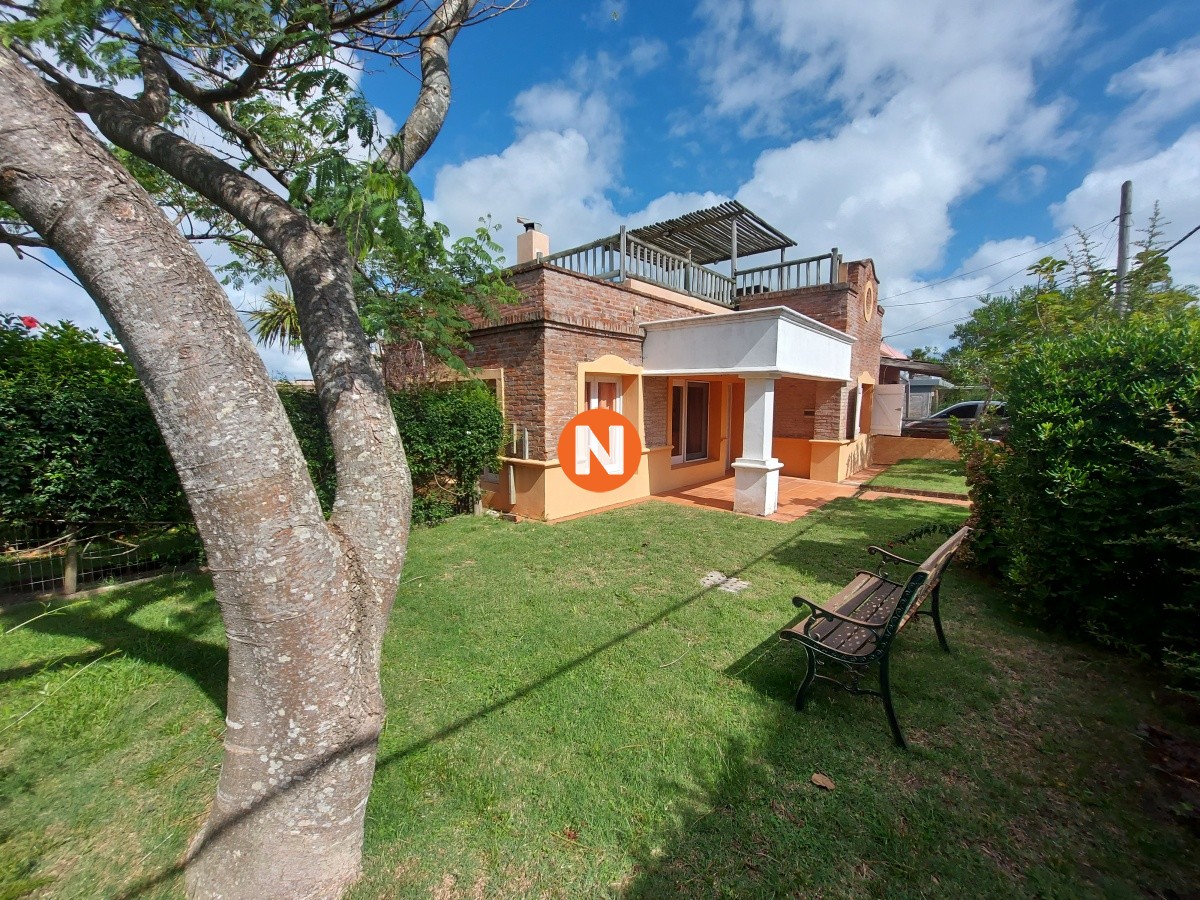 Casa Ref.219530 - Casa con piscina en venta a dos cuadras de la playa, Manantiales, Punta del Este
