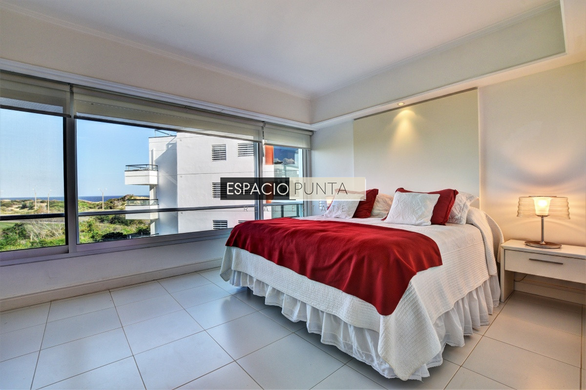 Apartamento ID.942 - Apartamento Primera Fila Playa Brava en Alquiler 