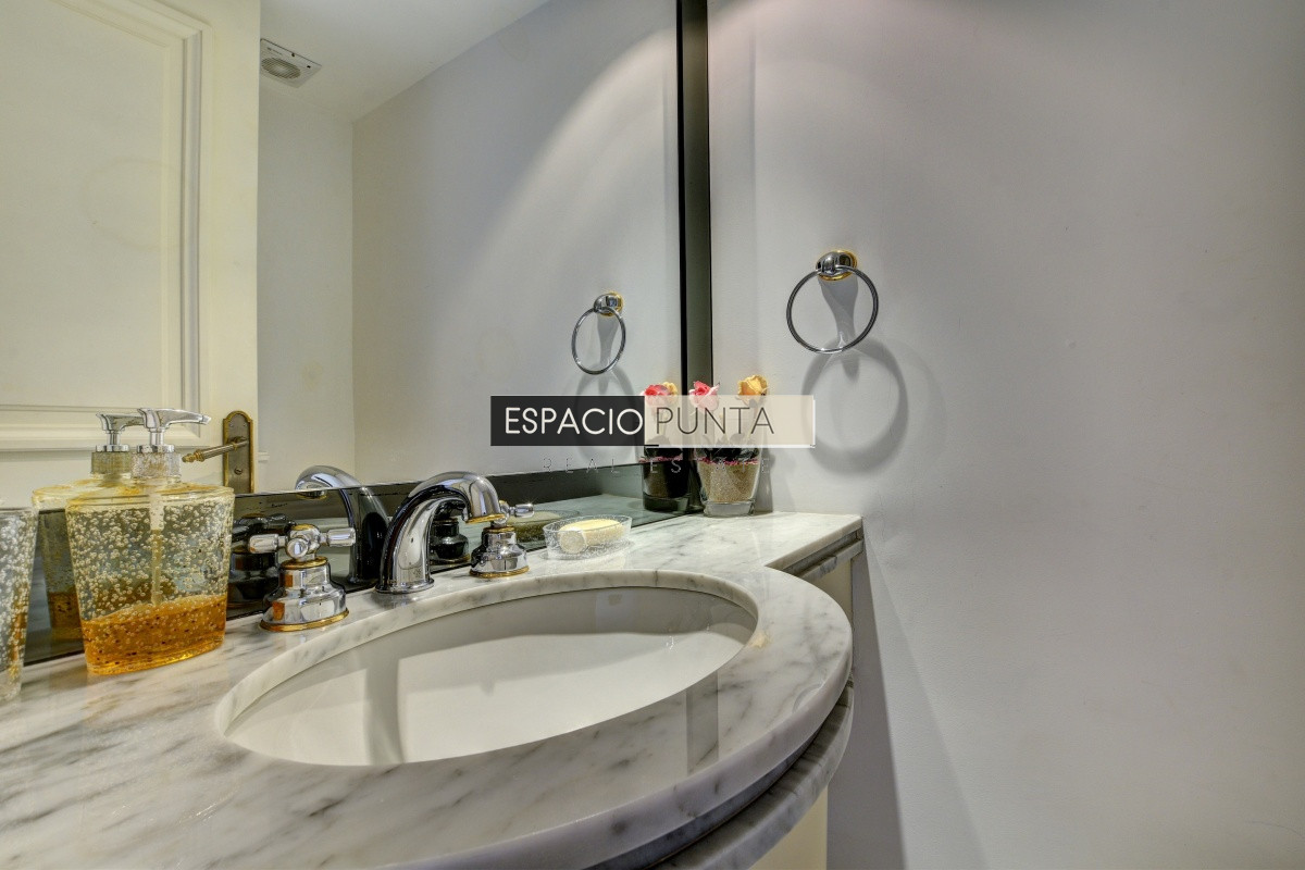 Apartamento ID.942 - Apartamento Primera Fila Playa Brava en Alquiler 