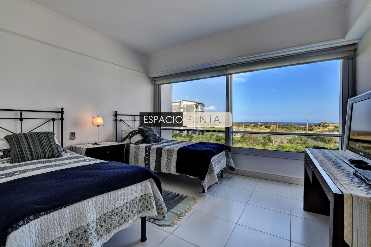 Apartamento ID.942 - Apartamento Primera Fila Playa Brava en Alquiler 