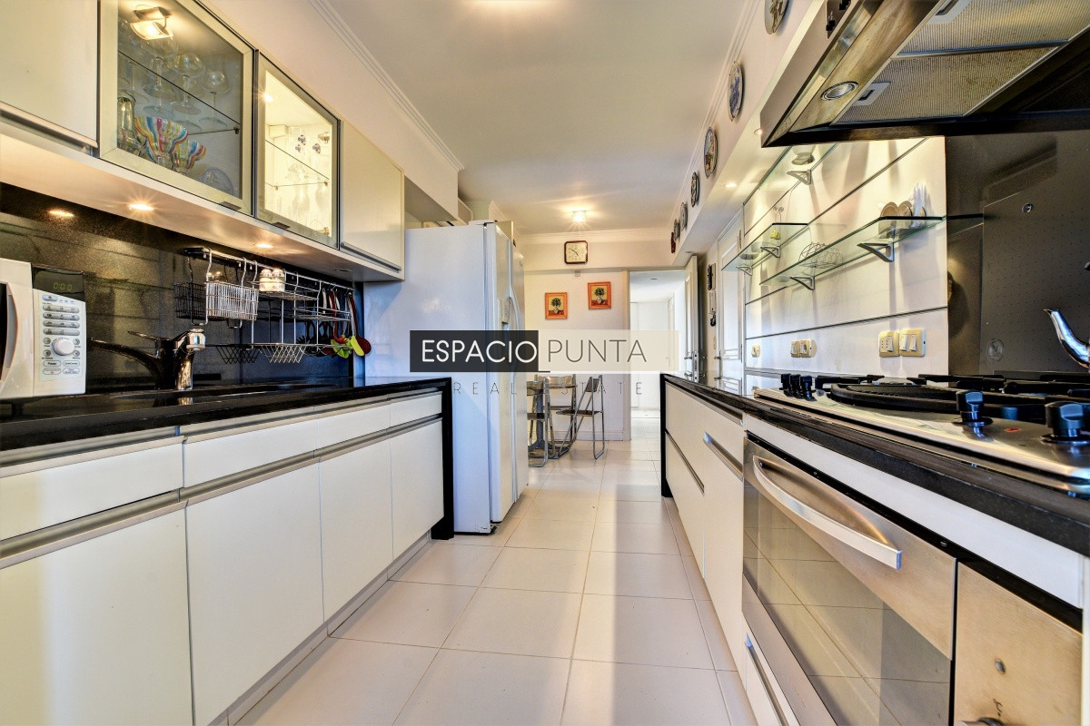 Apartamento ID.942 - Apartamento Primera Fila Playa Brava en Alquiler 