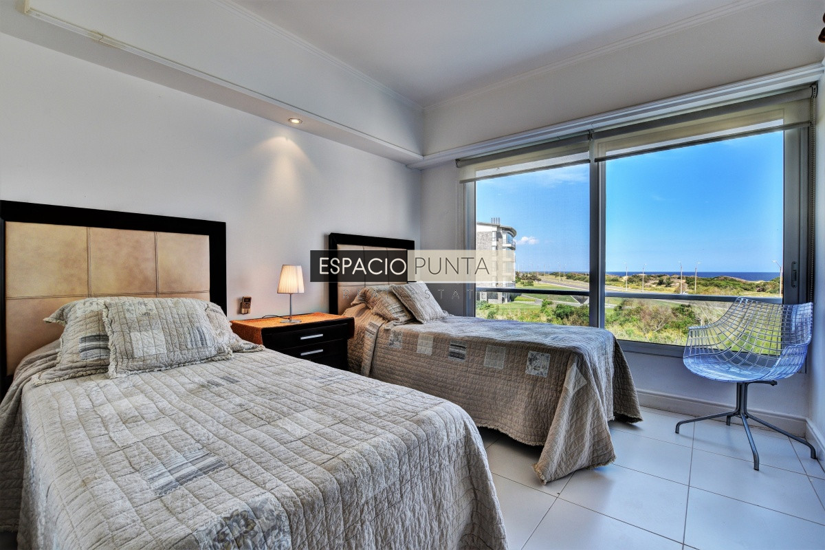 Apartamento ID.942 - Apartamento Primera Fila Playa Brava en Alquiler 