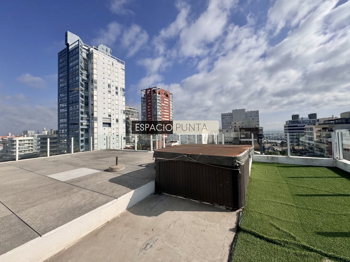 Apartamento ID.1474 - Apartamento en Venta de Tres Dormitorios en Peninsula 