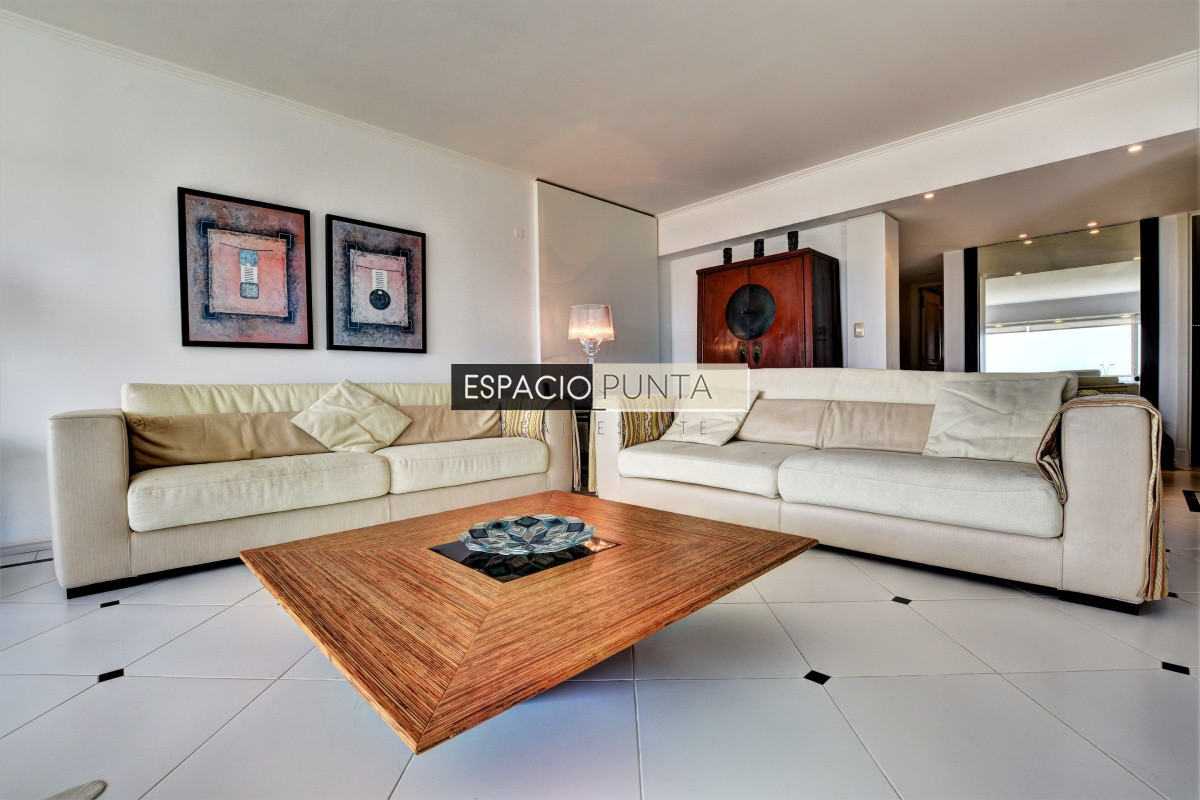 Apartamento ID.942 - Apartamento Primera Fila Playa Brava en Alquiler 