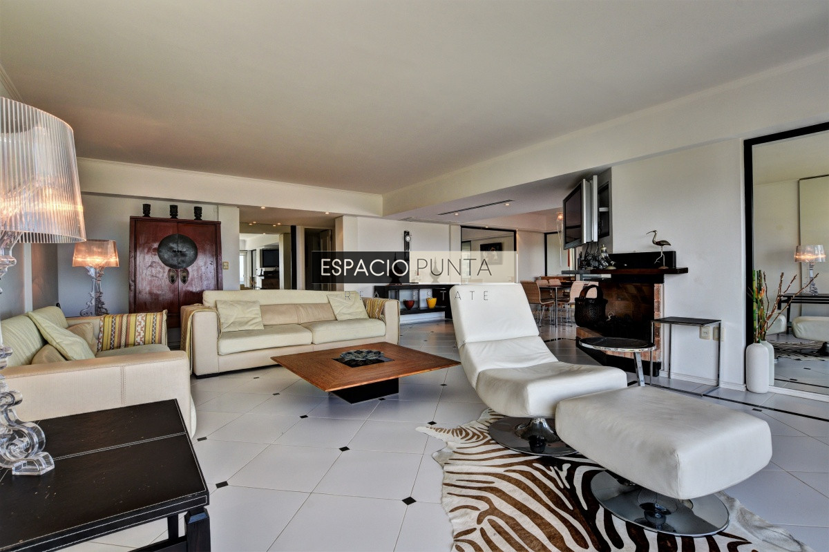 Apartamento ID.942 - Apartamento Primera Fila Playa Brava en Alquiler 