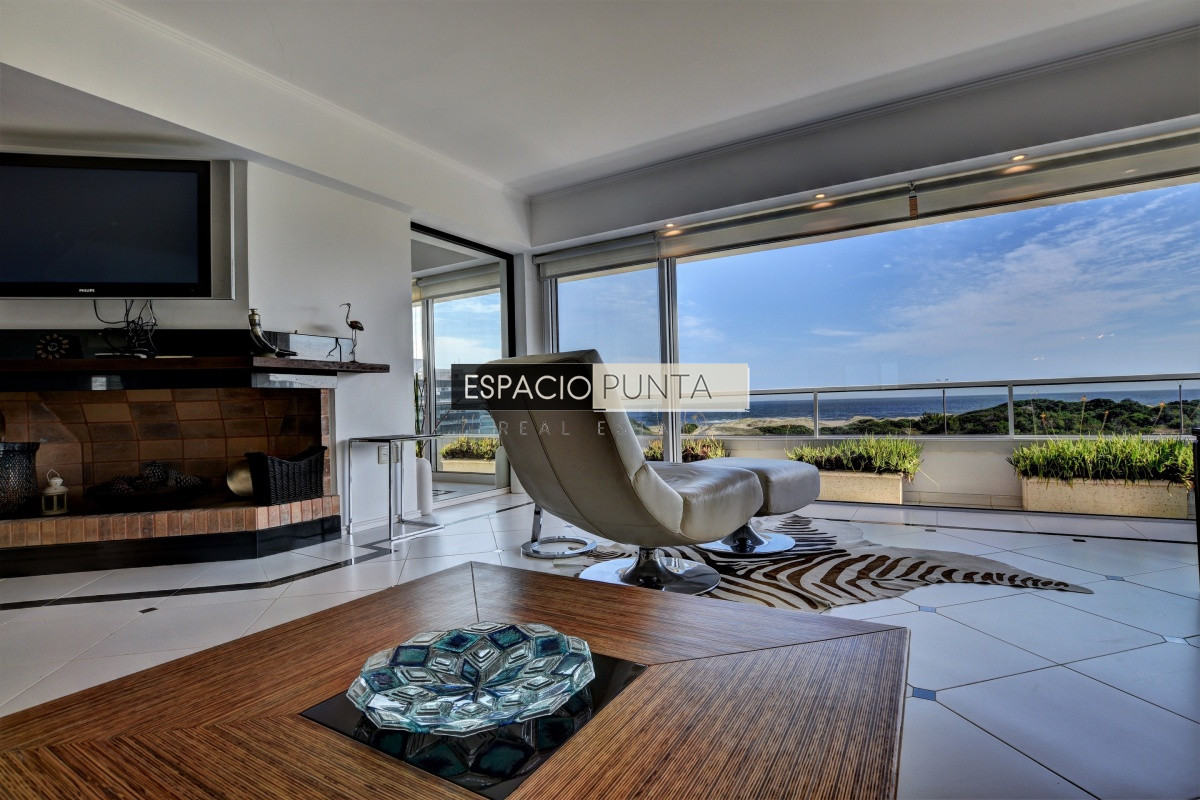 Apartamento ID.942 - Apartamento Primera Fila Playa Brava en Alquiler 