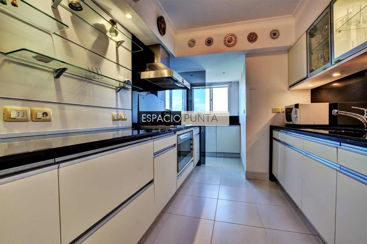 Apartamento ID.942 - Apartamento Primera Fila Playa Brava en Alquiler 