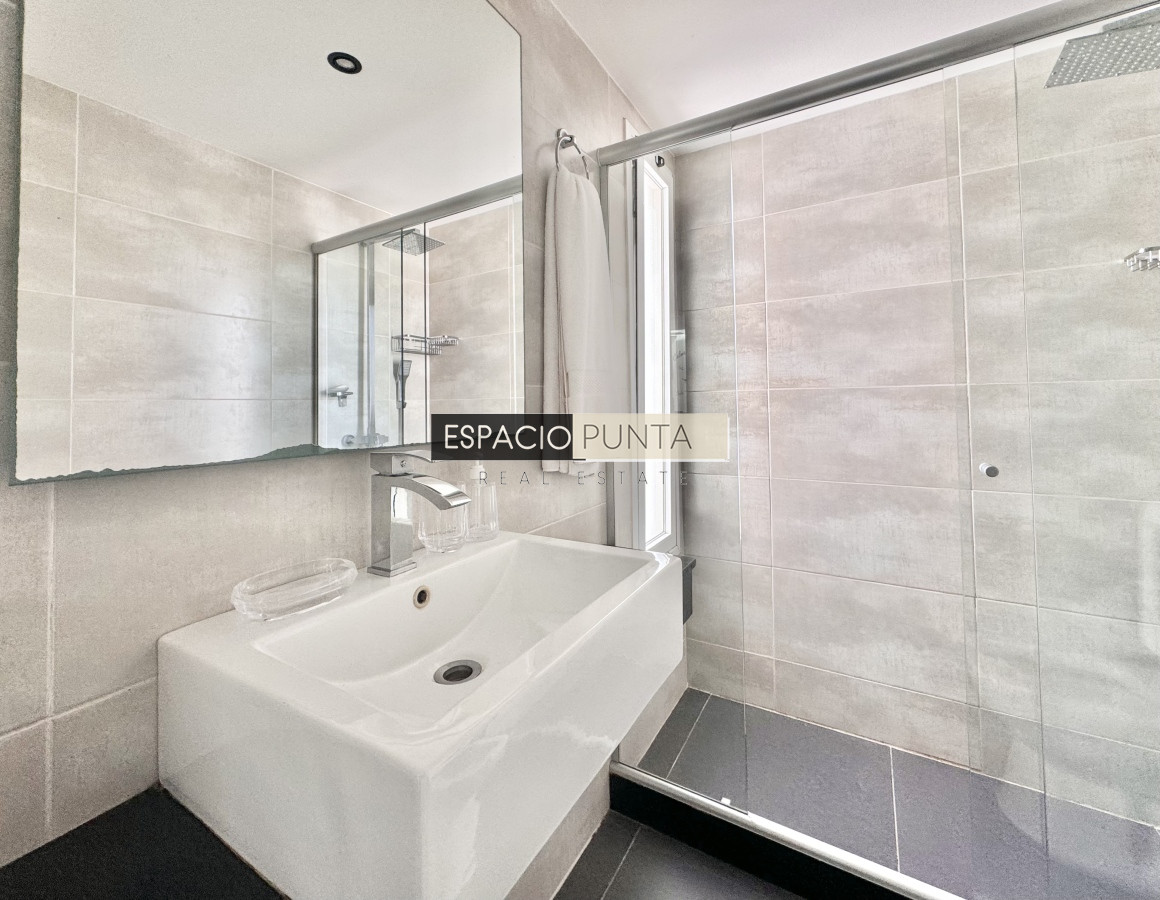 Apartamento ID.1474 - Apartamento en Venta de Tres Dormitorios en Peninsula 