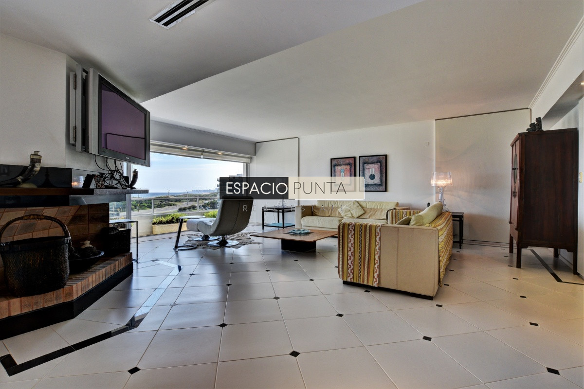 Apartamento ID.942 - Apartamento Primera Fila Playa Brava en Alquiler 